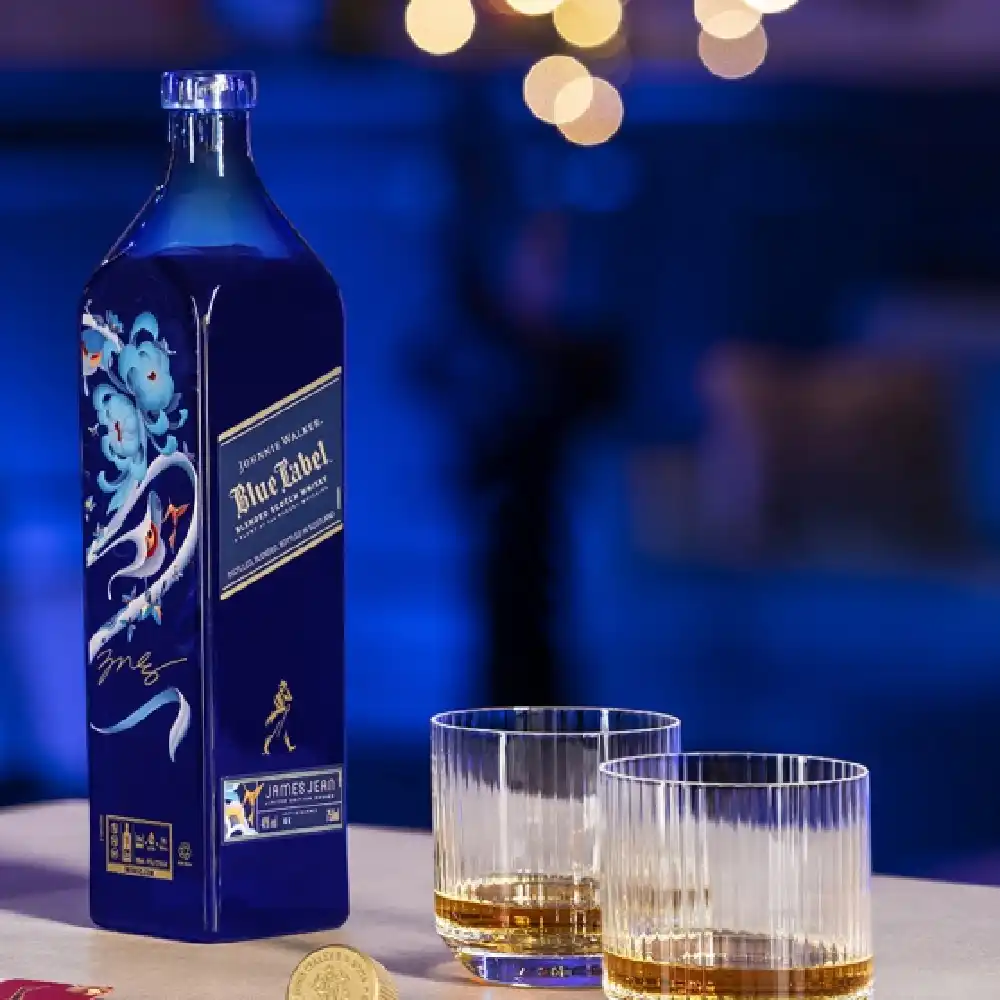 Johnnie-Walker-Blue-Label-Zodiac-Collection-Year-Of-The-Dragon-Blended-Scotch-Whisky-750mL-2.webp