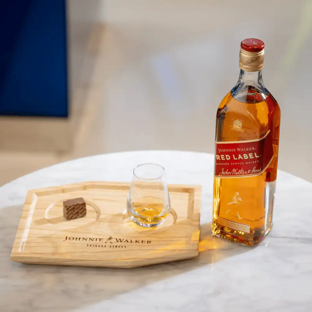Johnnie-Walker-Red-Label-With-Gift-Box-Blended-Scotch-Whisky-1L-2.webp