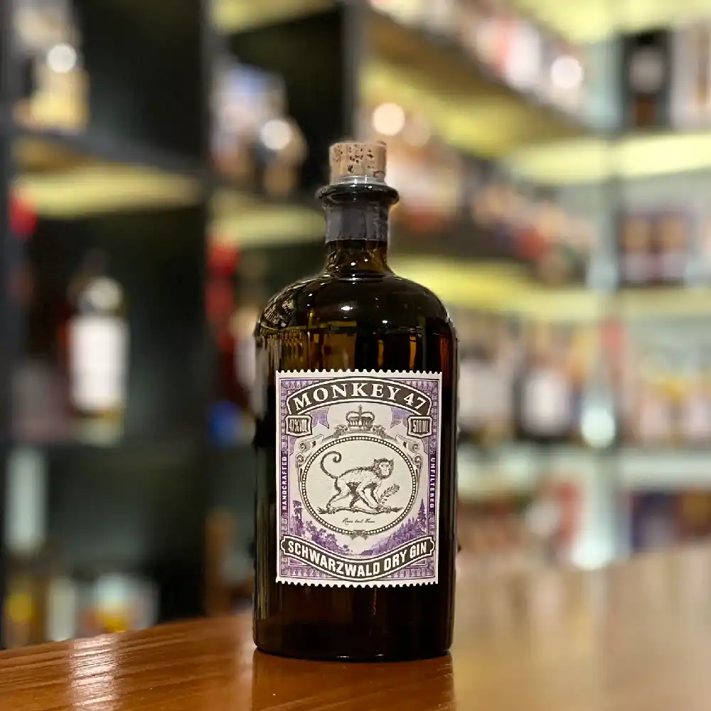 Monkey-47-Schwarzwald-Dry-Gin-Glass-Miniature-50mL3.webp