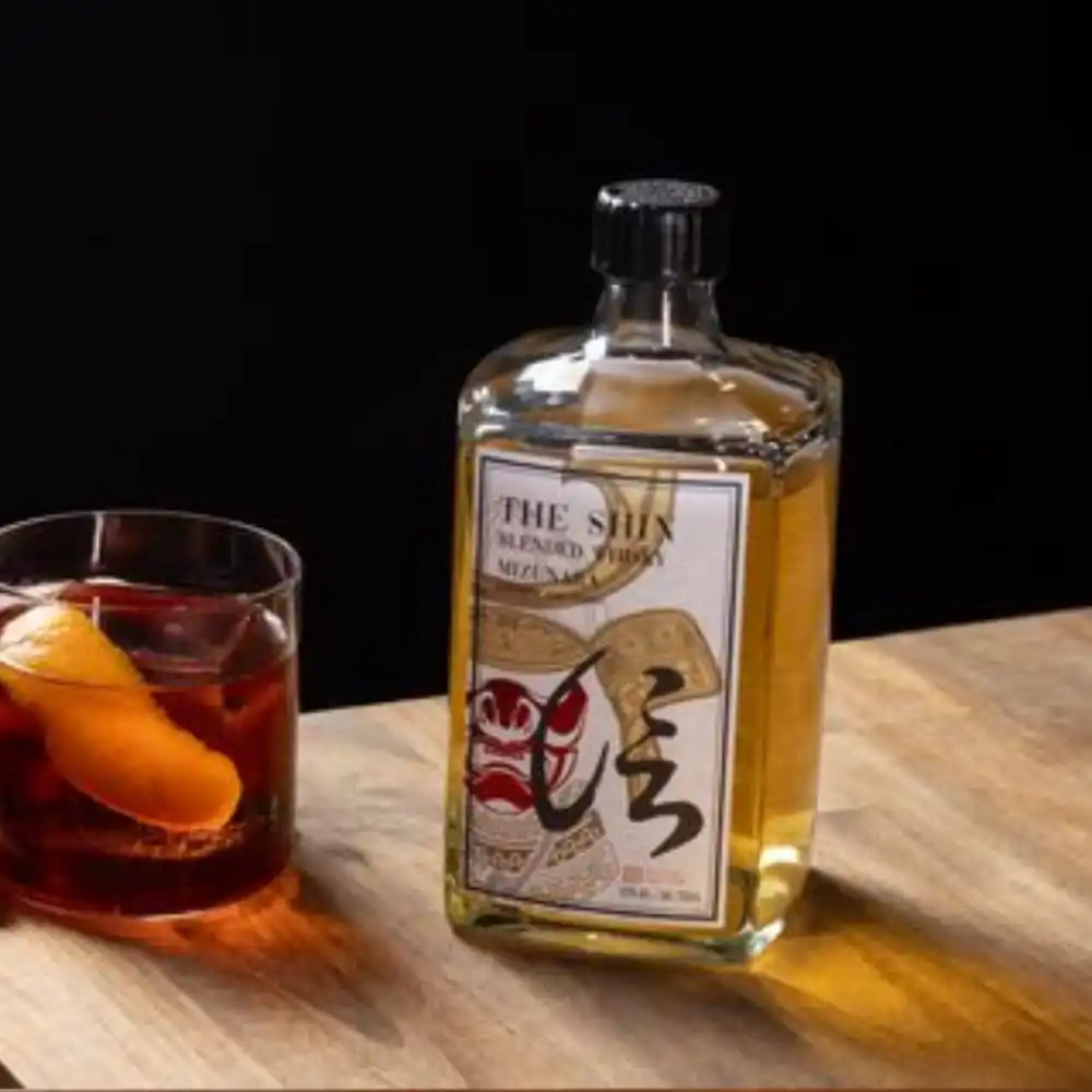 The-Shin-Blended-Whisky-Mizunara-Japanese-Oak-Finish-700ml4.webp